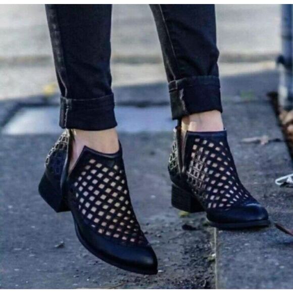 Jeffrey Campbell Taggart Open Weave Ankle Booties Black Leather Boots Size 9 - Picture 2 of 13